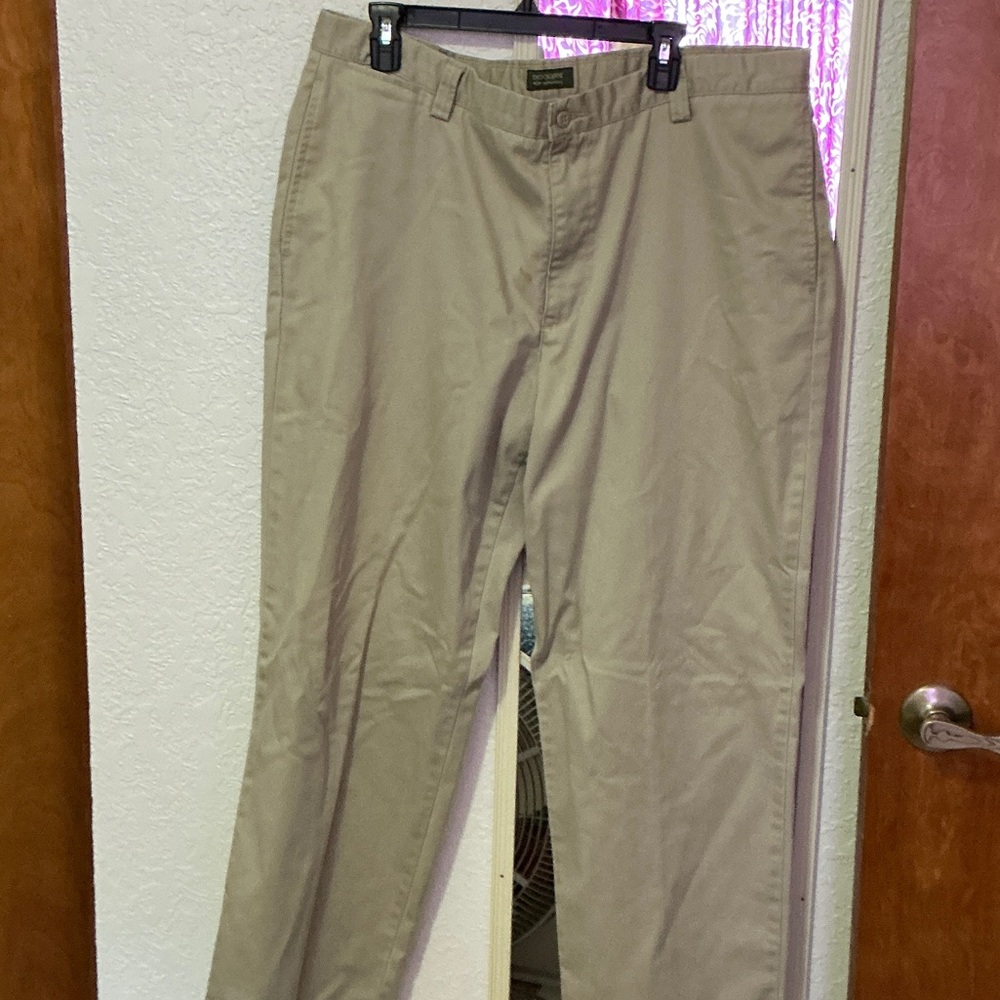 Dockers Men's Khaki Chinos